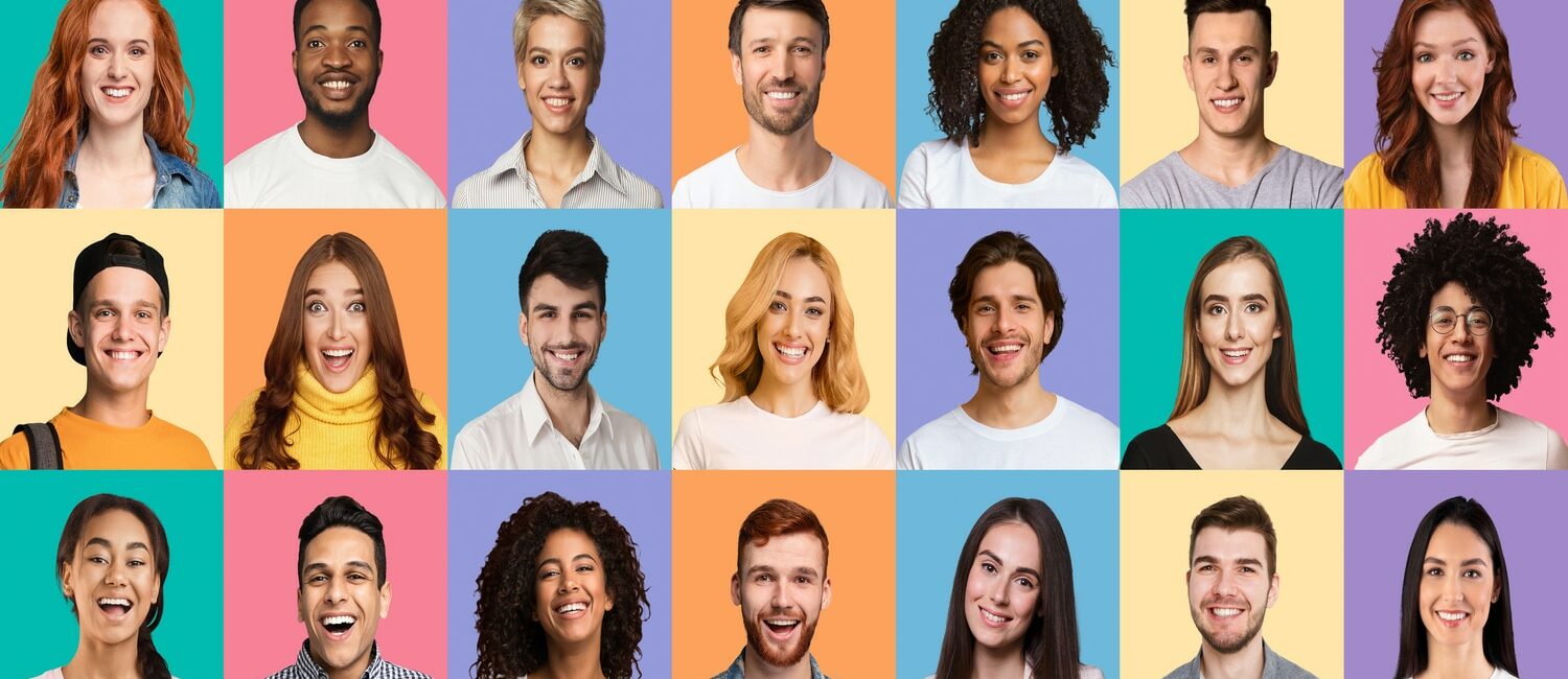 collage di persone di ogni etnia in riquadri di diversi colori pubblicità