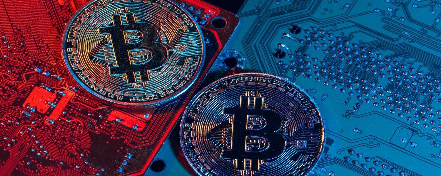 bit coin rosso e blu sostenibilità digitale